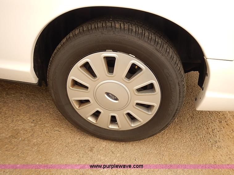 image for item J3115 2011 Ford Crown Victoria Police Interceptor