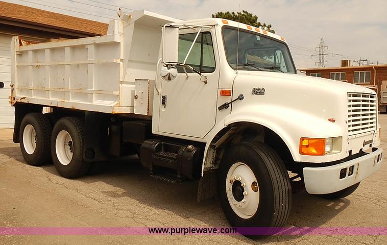 image for item J3116 1998 International 4900 dump truck