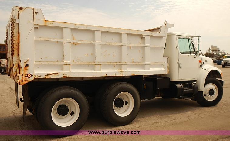 image for item J3116 1998 International 4900 dump truck