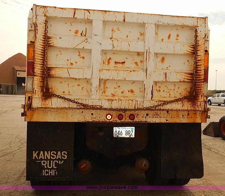 image for item J3116 1998 International 4900 dump truck