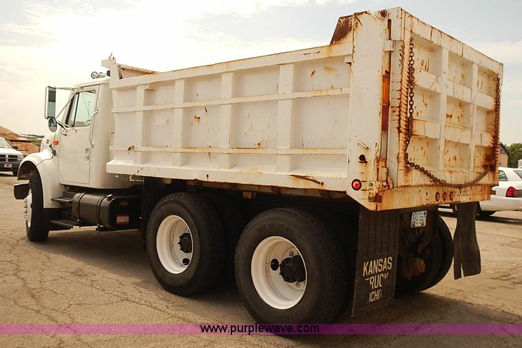 image for item J3116 1998 International 4900 dump truck