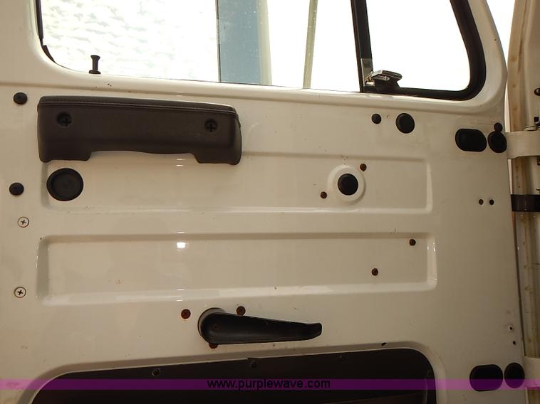 image for item J3116 1998 International 4900 dump truck