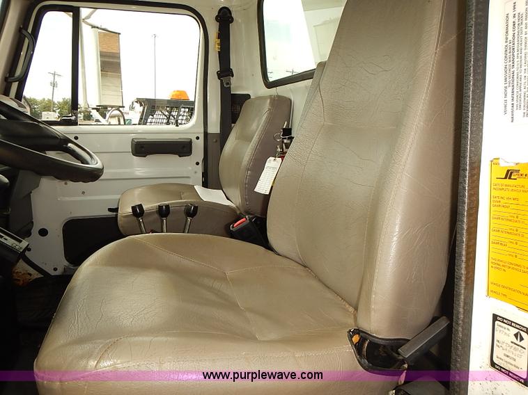 image for item J3116 1998 International 4900 dump truck