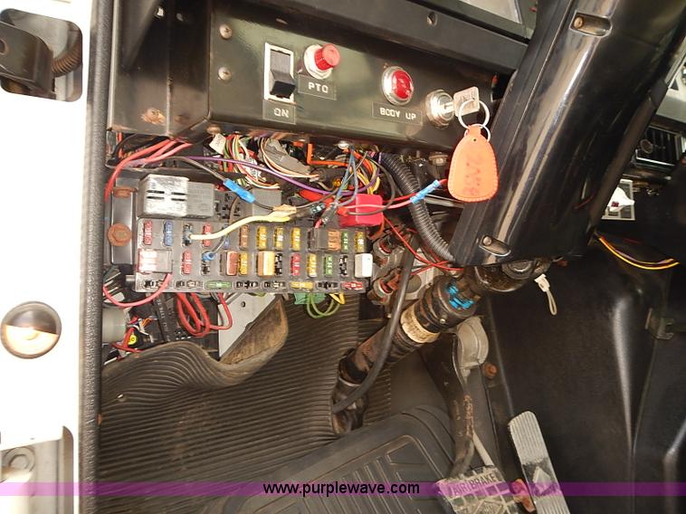 image for item J3116 1998 International 4900 dump truck