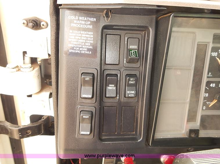 image for item J3116 1998 International 4900 dump truck