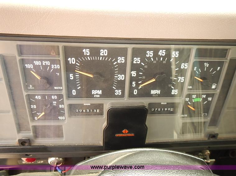 image for item J3116 1998 International 4900 dump truck