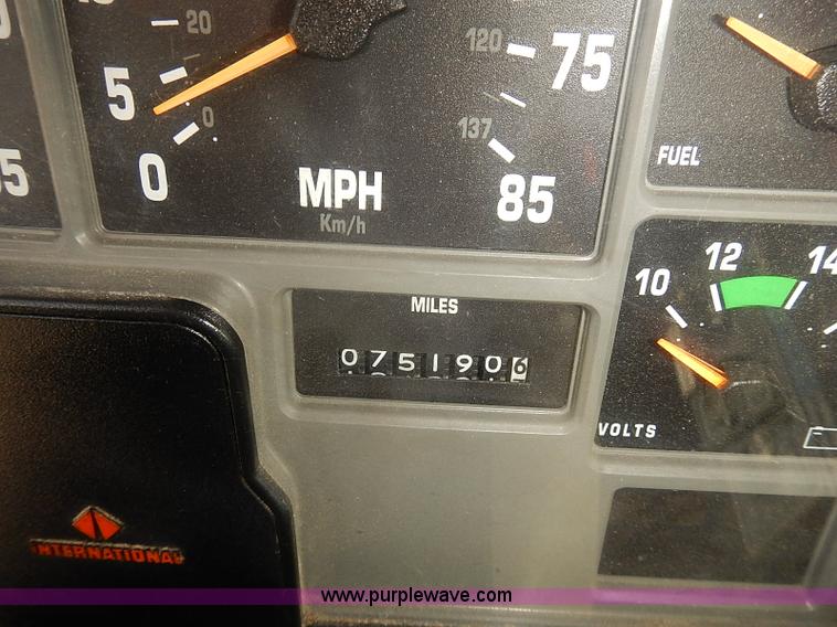 image for item J3116 1998 International 4900 dump truck