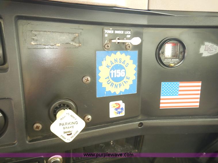 image for item J3116 1998 International 4900 dump truck