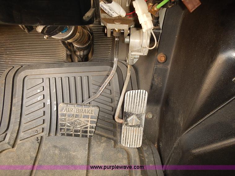 image for item J3116 1998 International 4900 dump truck