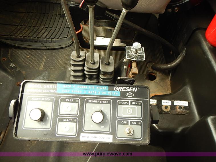 image for item J3116 1998 International 4900 dump truck