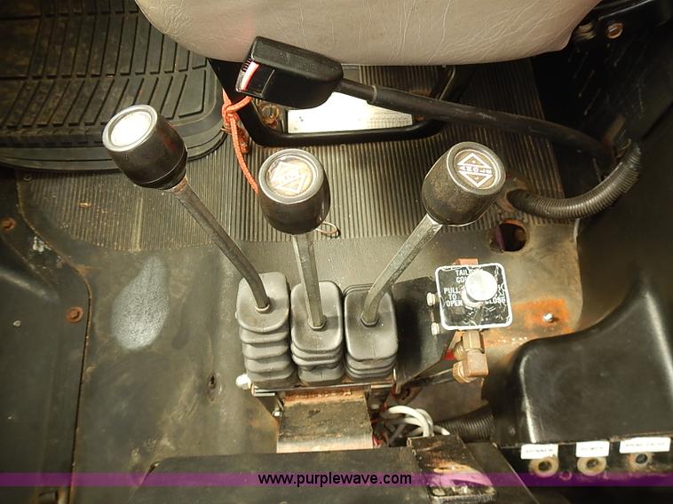 image for item J3116 1998 International 4900 dump truck