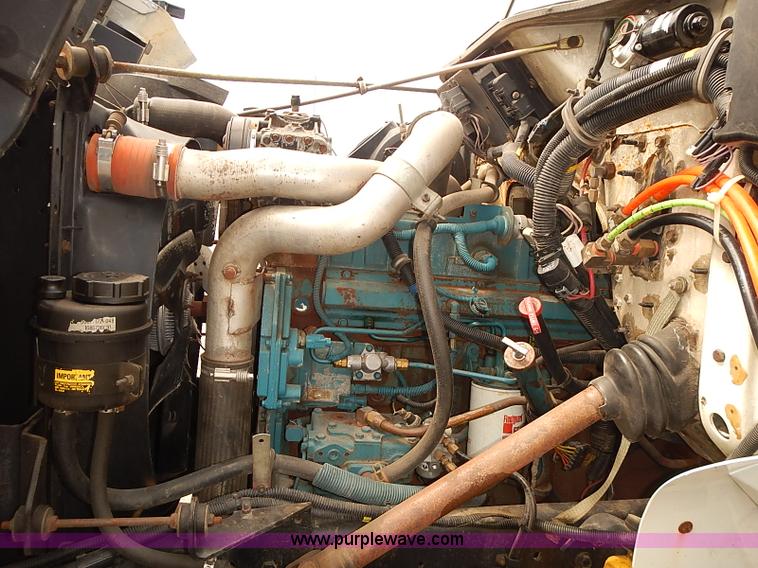 image for item J3116 1998 International 4900 dump truck