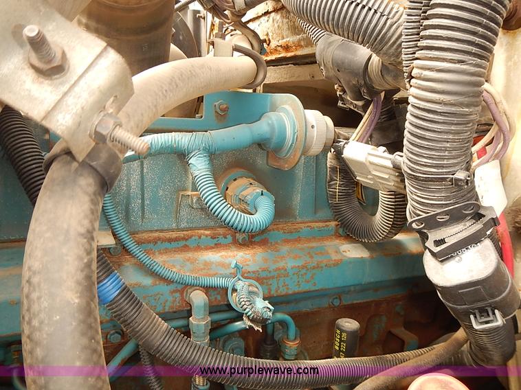 image for item J3116 1998 International 4900 dump truck