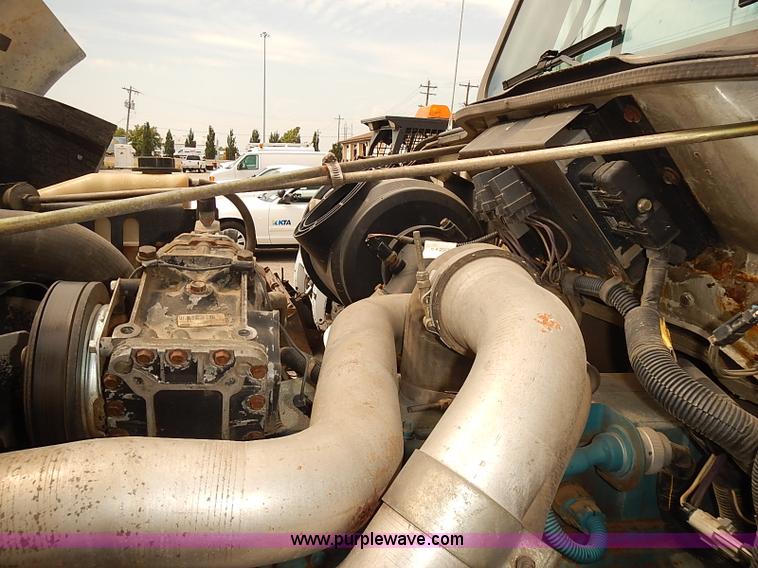 image for item J3116 1998 International 4900 dump truck