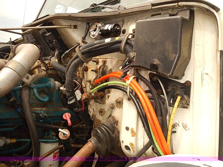 image for item J3116 1998 International 4900 dump truck