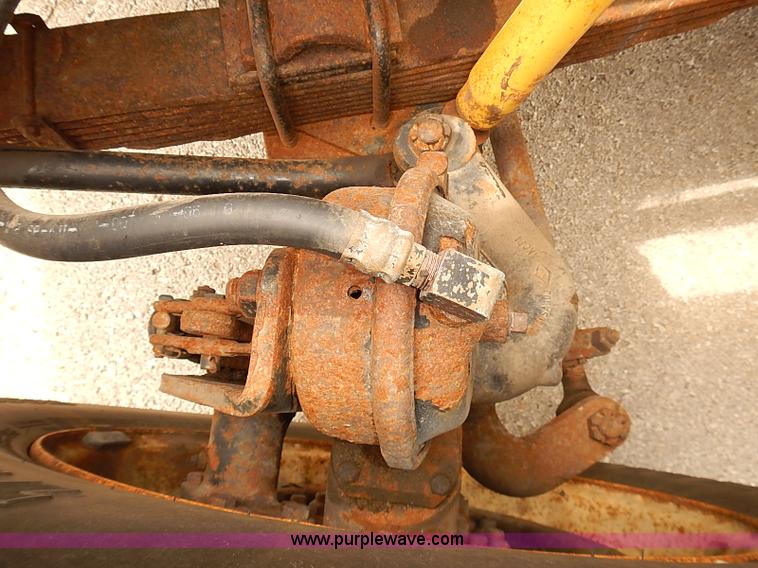 image for item J3116 1998 International 4900 dump truck