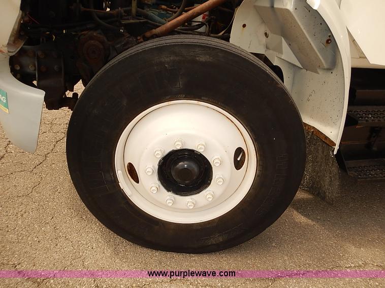 image for item J3116 1998 International 4900 dump truck