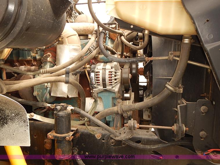 image for item J3116 1998 International 4900 dump truck