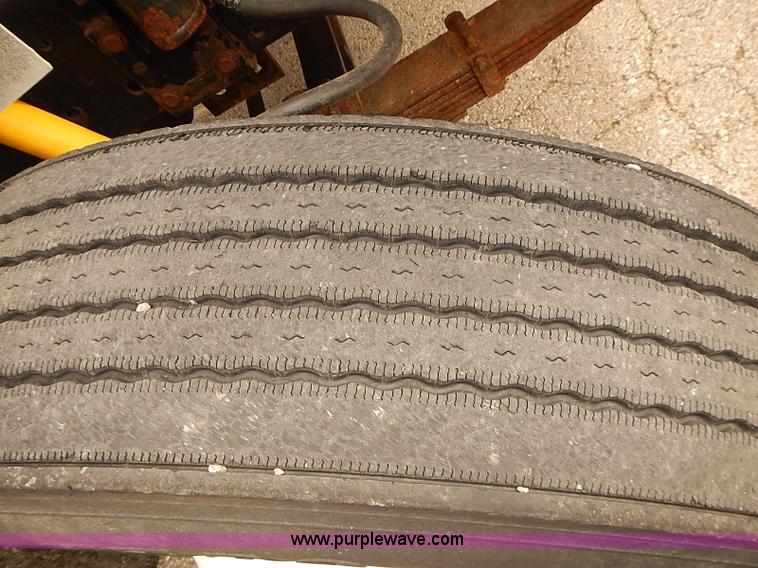 image for item J3116 1998 International 4900 dump truck