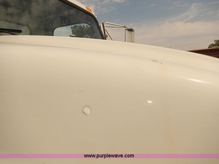 image for item J3116 1998 International 4900 dump truck