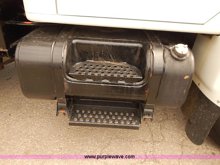 image for item J3116 1998 International 4900 dump truck