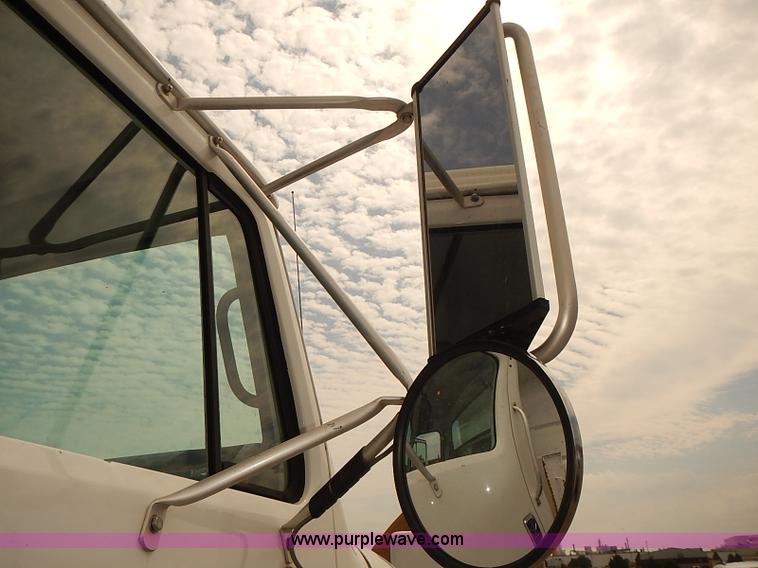 image for item J3116 1998 International 4900 dump truck