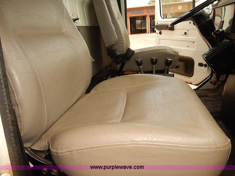 image for item J3116 1998 International 4900 dump truck