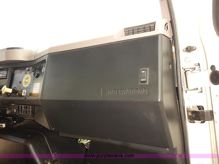 image for item J3116 1998 International 4900 dump truck