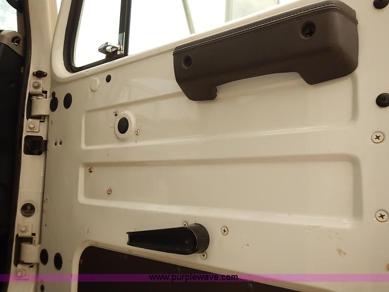 image for item J3116 1998 International 4900 dump truck