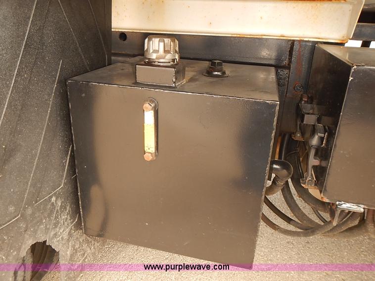 image for item J3116 1998 International 4900 dump truck