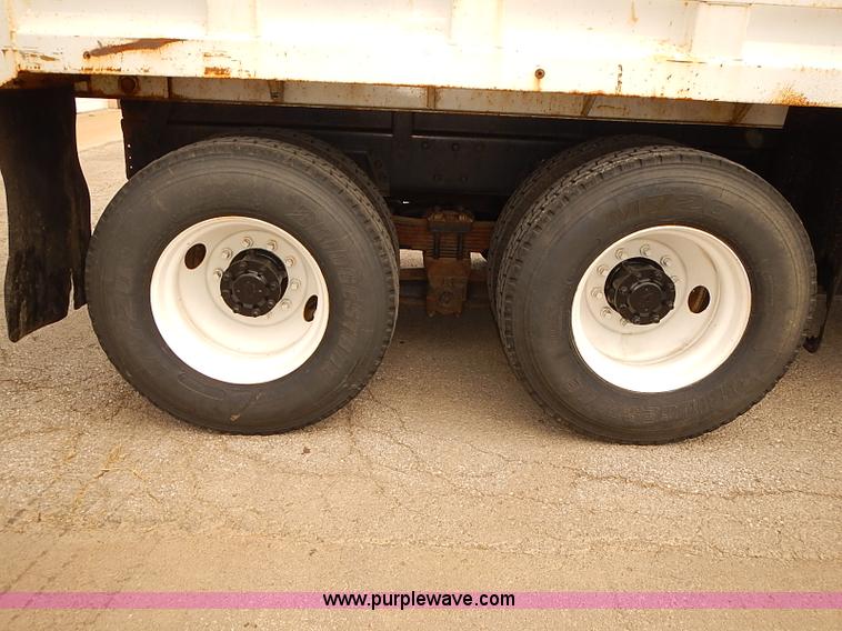 image for item J3116 1998 International 4900 dump truck