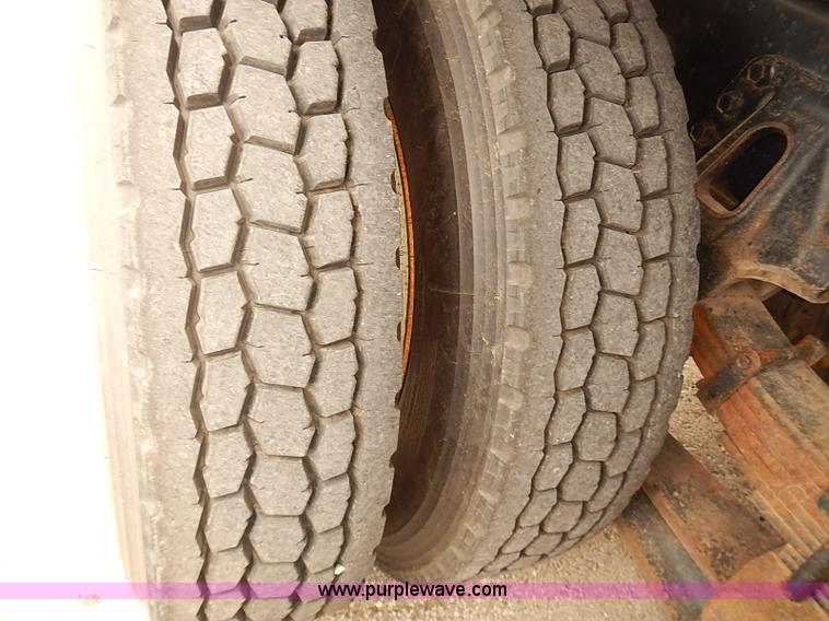 image for item J3116 1998 International 4900 dump truck