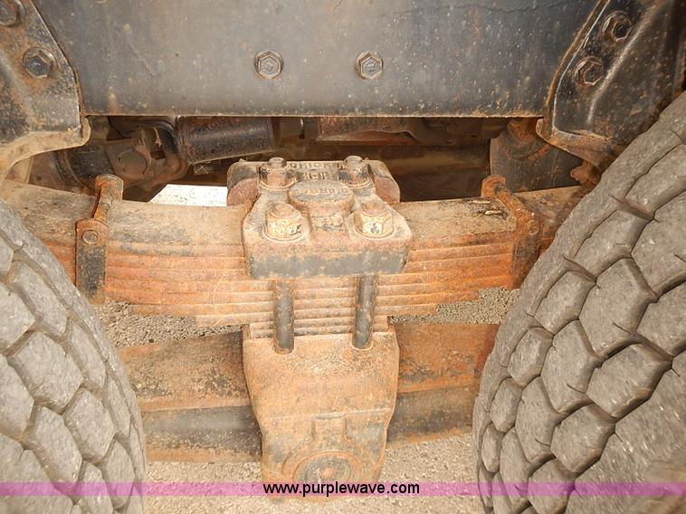 image for item J3116 1998 International 4900 dump truck