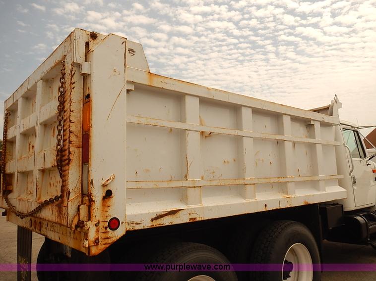 image for item J3116 1998 International 4900 dump truck