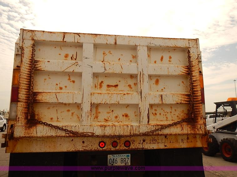 image for item J3116 1998 International 4900 dump truck