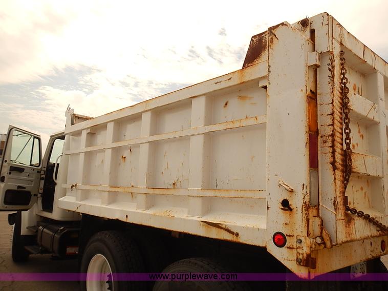 image for item J3116 1998 International 4900 dump truck