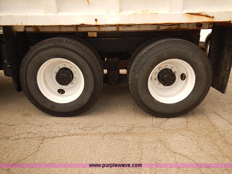 image for item J3116 1998 International 4900 dump truck