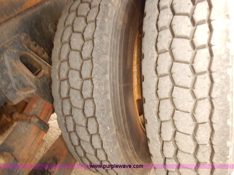 image for item J3116 1998 International 4900 dump truck