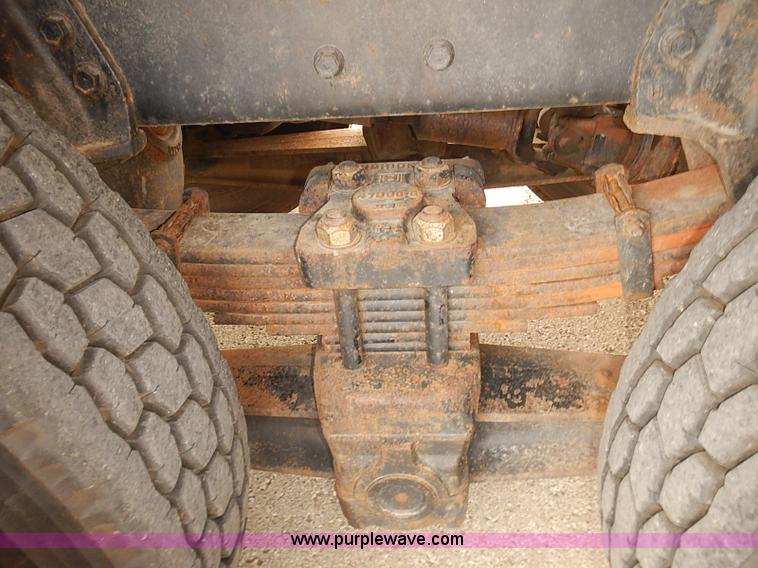 image for item J3116 1998 International 4900 dump truck