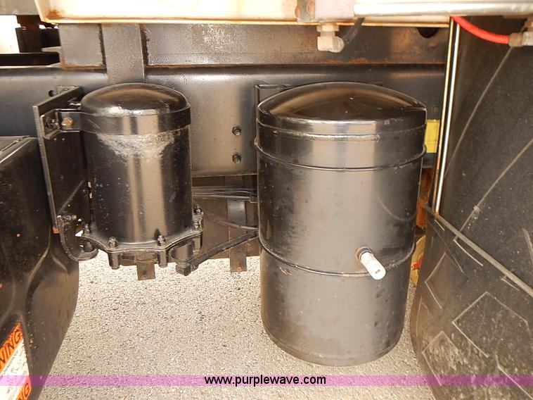 image for item J3116 1998 International 4900 dump truck