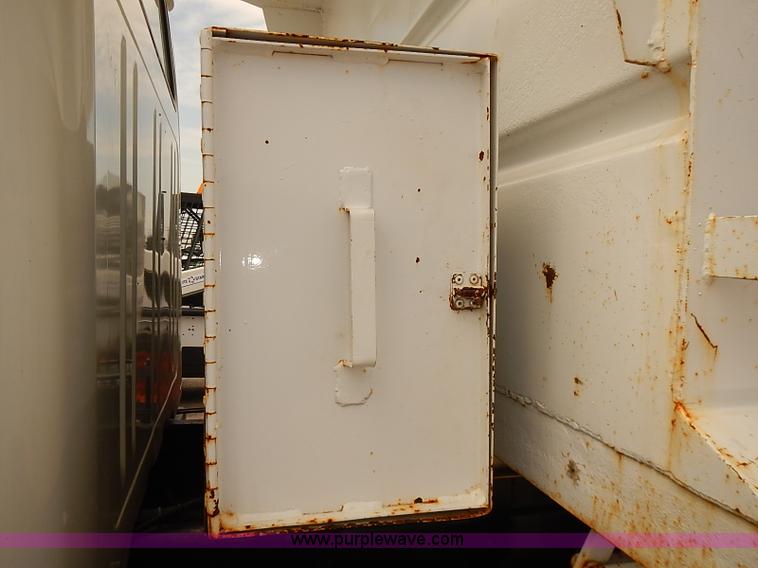 image for item J3116 1998 International 4900 dump truck