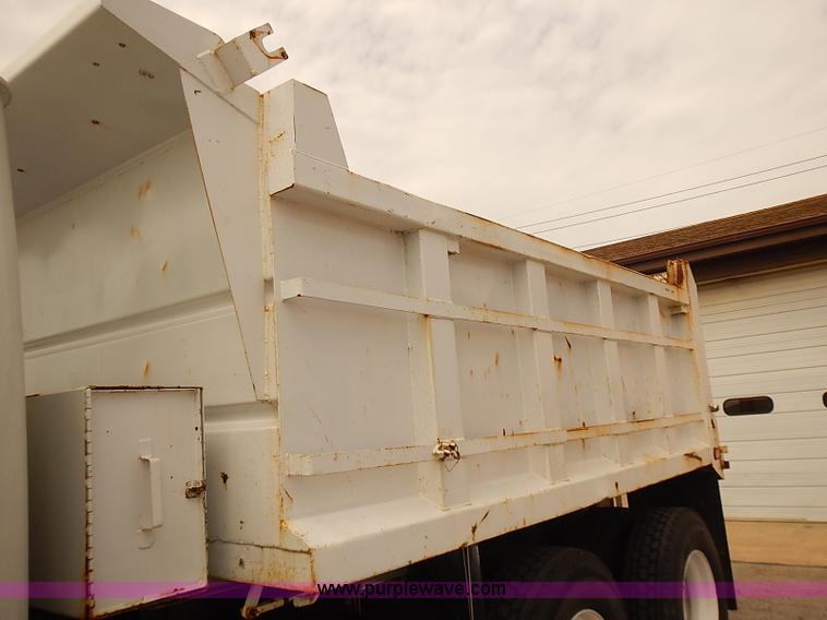 image for item J3116 1998 International 4900 dump truck