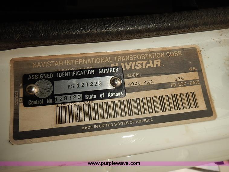 image for item J3116 1998 International 4900 dump truck