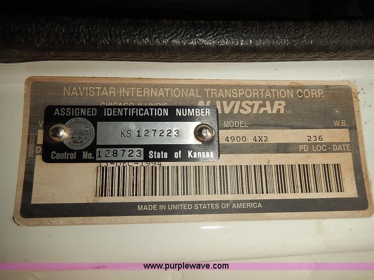 image for item J3116 1998 International 4900 dump truck
