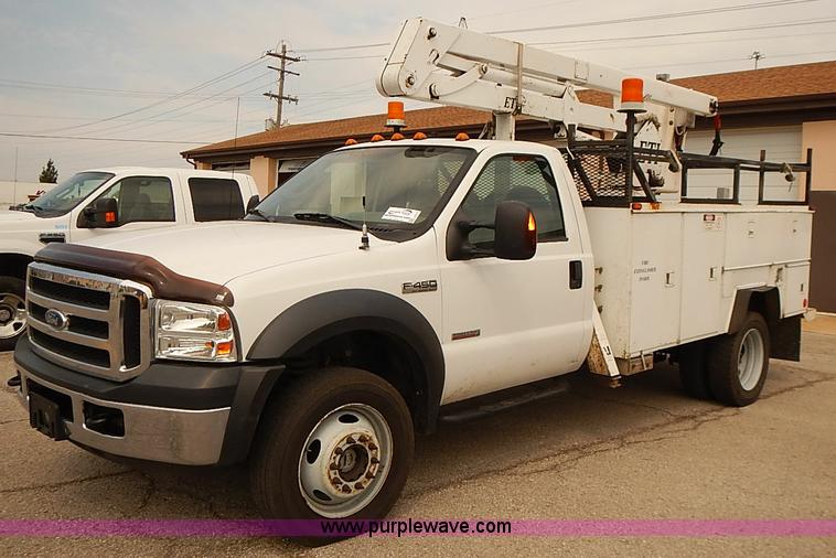 image for item J3117 2007 Ford F450 Super Duty XL bucket truck