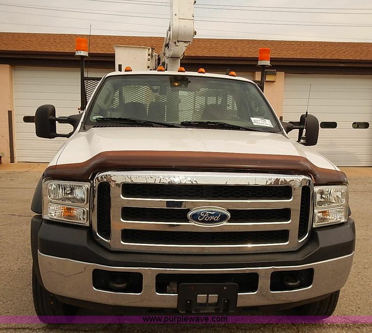 image for item J3117 2007 Ford F450 Super Duty XL bucket truck