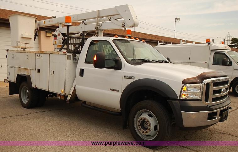 image for item J3117 2007 Ford F450 Super Duty XL bucket truck