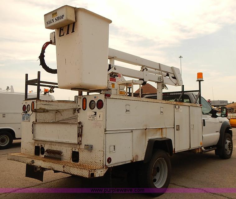 image for item J3117 2007 Ford F450 Super Duty XL bucket truck