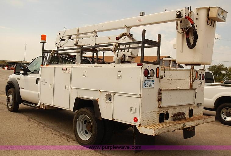 image for item J3117 2007 Ford F450 Super Duty XL bucket truck