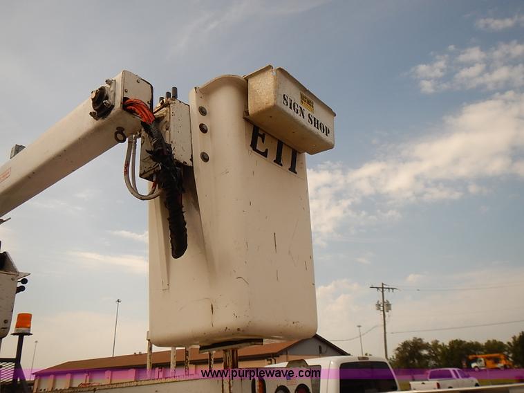 image for item J3117 2007 Ford F450 Super Duty XL bucket truck